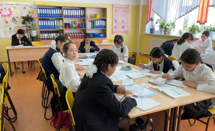 7 "Г" сынып оқушыларымен "Қысқаша көбейту формулаларының көмегімен өрнектерді түрлендіру" атты ашық