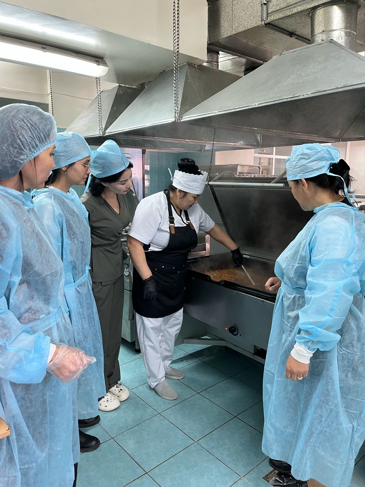 Бракераж комиссиясы асханасының жұмысына тұрақты түрде бақылауды қамтамасыз ету.