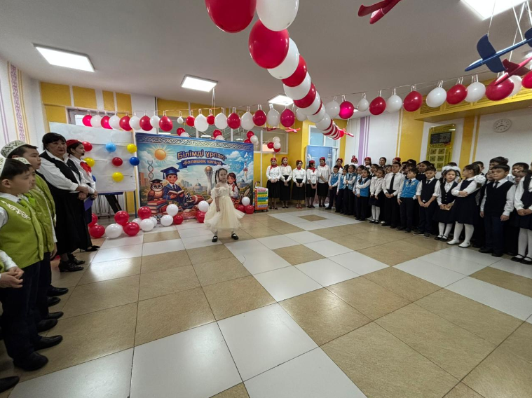 Білімді ұрпақ – болашақ кепілі» тақырыбындағы бастауыш сынып бірлестігінің онкүндігінің ашылу салтанаты болып өтті.