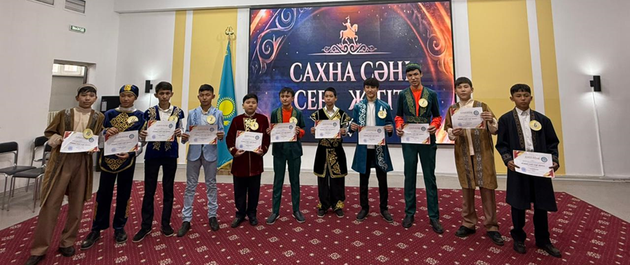 «Сахна сәні-сері жігіт»